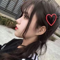 本赛季征战NBA的杨瀚森亮相北京见面会，与球迷沉浸式互动，送上签名礼物，并感谢球迷支持！